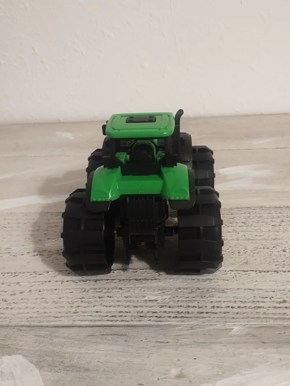 Green FARM Tractor Toy Vehicle very good condition